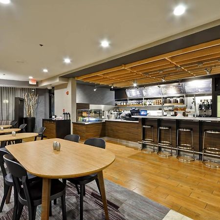 Courtyard By Marriott Jacksonville Airport/ Northeast Екстериор снимка