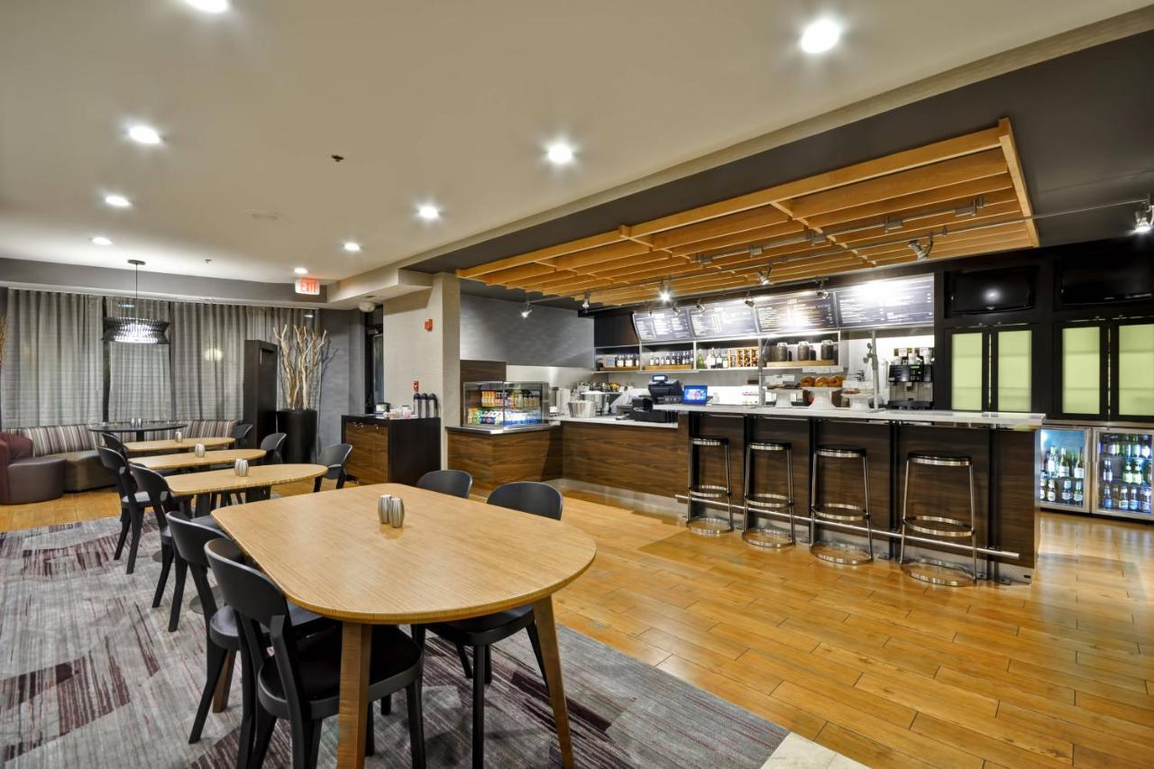 Courtyard By Marriott Jacksonville Airport/ Northeast Екстериор снимка