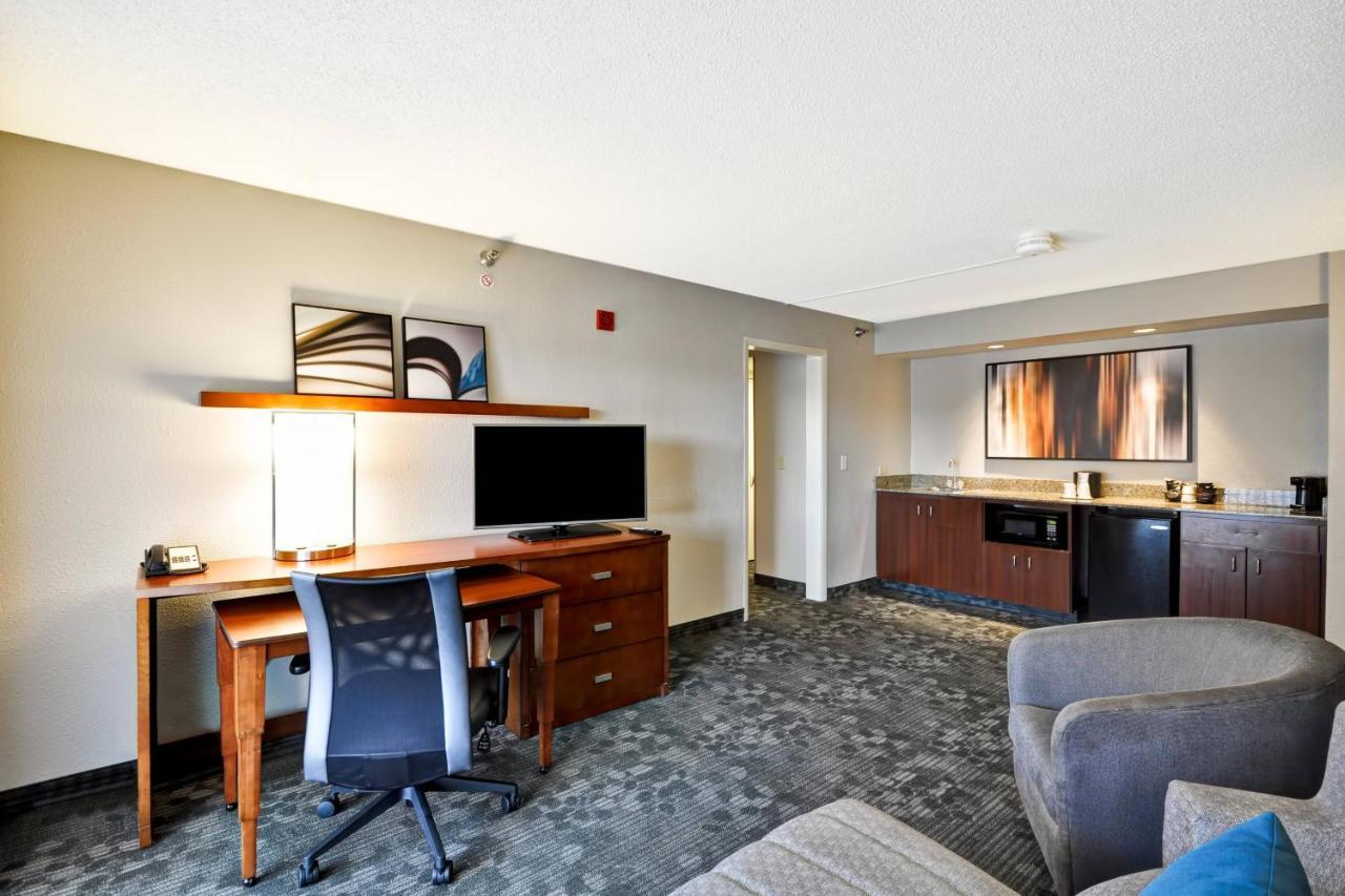 Courtyard By Marriott Jacksonville Airport/ Northeast Екстериор снимка