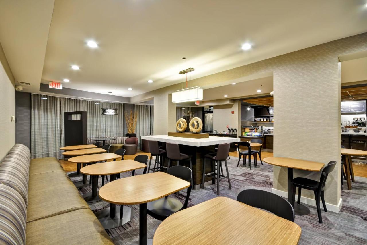 Courtyard By Marriott Jacksonville Airport/ Northeast Екстериор снимка
