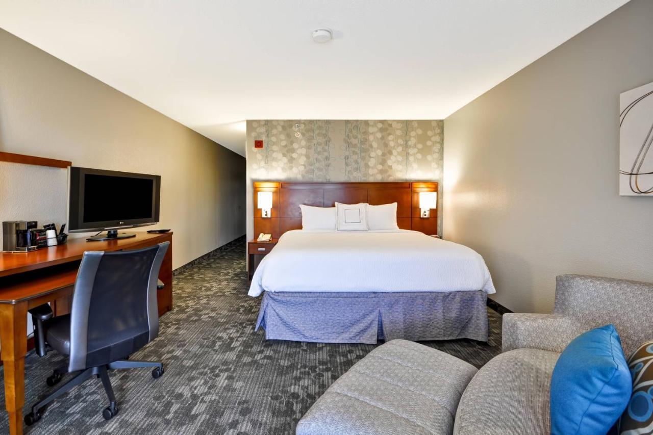 Courtyard By Marriott Jacksonville Airport/ Northeast Екстериор снимка