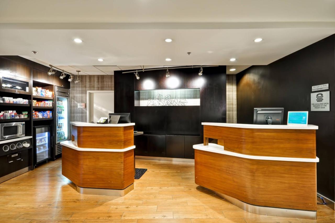 Courtyard By Marriott Jacksonville Airport/ Northeast Екстериор снимка