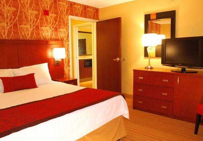 Courtyard By Marriott Jacksonville Airport/ Northeast Екстериор снимка