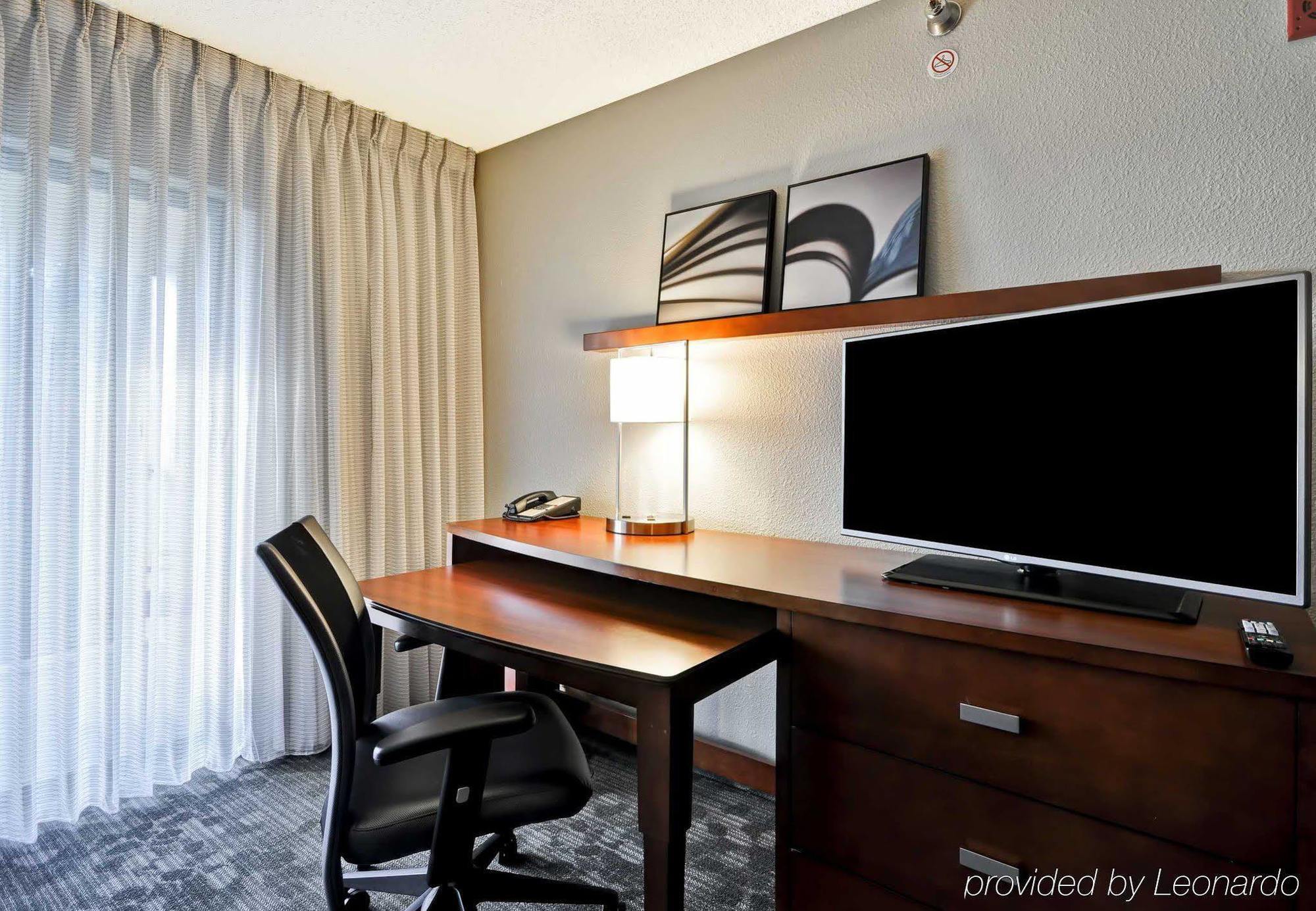 Courtyard By Marriott Jacksonville Airport/ Northeast Екстериор снимка