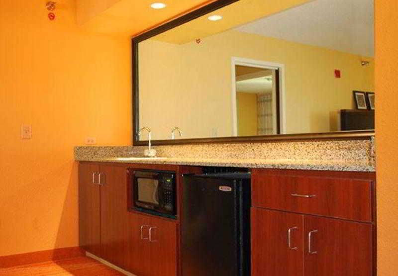 Courtyard By Marriott Jacksonville Airport/ Northeast Екстериор снимка