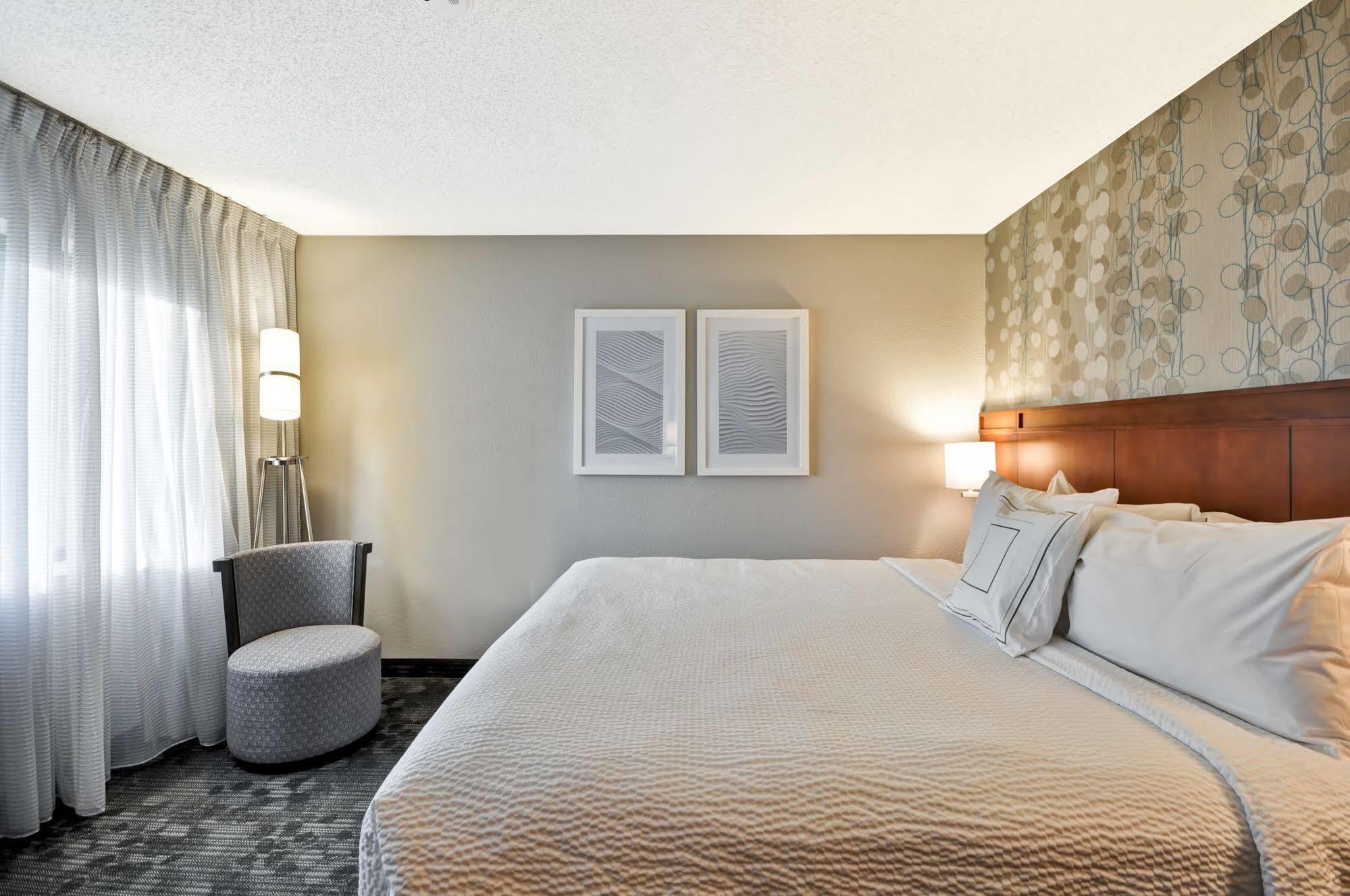 Courtyard By Marriott Jacksonville Airport/ Northeast Екстериор снимка